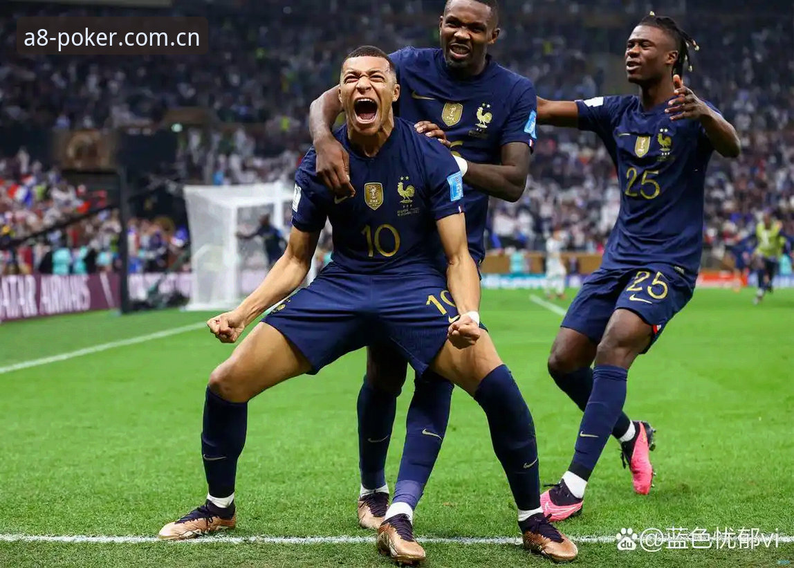 法国队3-0完胜伊拉克，姆巴佩双响炮登顶历史第二——球赛之外的另一种“打开方式”